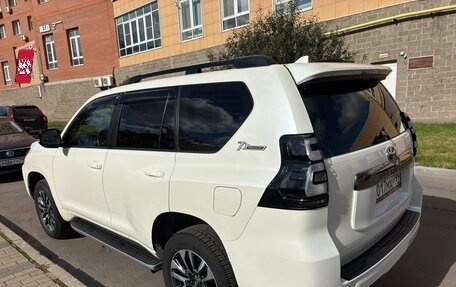 Toyota Land Cruiser Prado 150 рестайлинг 2, 2022 год, 5 990 000 рублей, 3 фотография