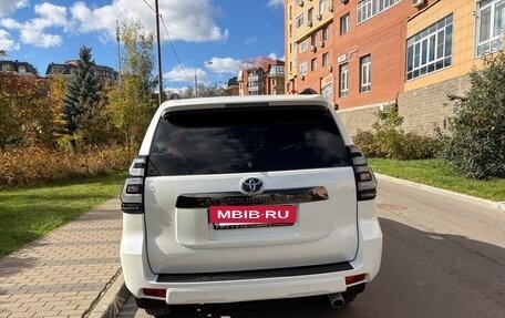 Toyota Land Cruiser Prado 150 рестайлинг 2, 2022 год, 5 990 000 рублей, 5 фотография