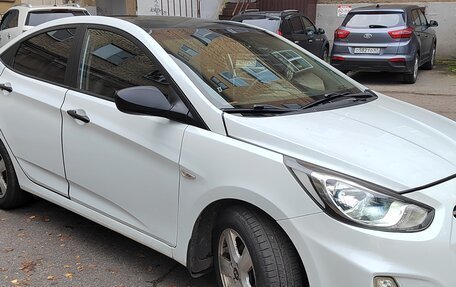 Hyundai Solaris II рестайлинг, 2013 год, 900 000 рублей, 2 фотография