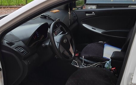 Hyundai Solaris II рестайлинг, 2013 год, 900 000 рублей, 12 фотография