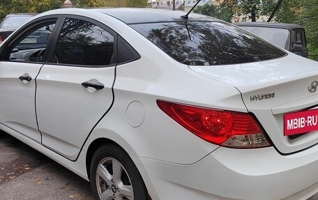 Hyundai Solaris II рестайлинг, 2013 год, 900 000 рублей, 5 фотография