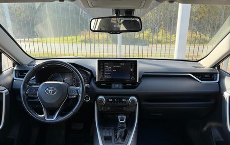 Toyota RAV4, 2020 год, 2 999 000 рублей, 10 фотография