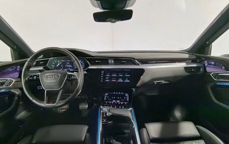 Audi e-tron I, 2020 год, 6 000 000 рублей, 15 фотография