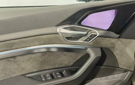 Audi e-tron I, 2020 год, 6 000 000 рублей, 23 фотография