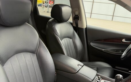 Infiniti QX50 I рестайлинг, 2015 год, 1 350 000 рублей, 29 фотография