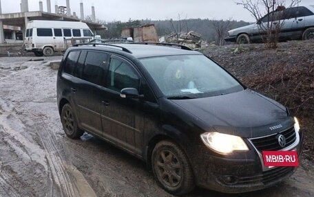Volkswagen Touran III, 2008 год, 700 000 рублей, 2 фотография