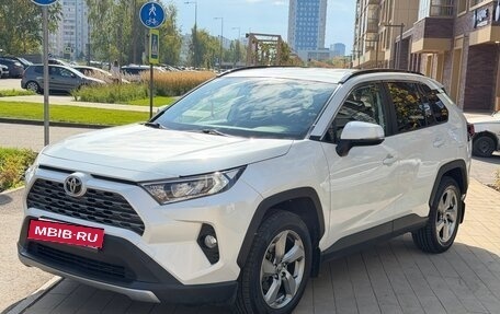 Toyota RAV4, 2020 год, 2 645 000 рублей, 2 фотография