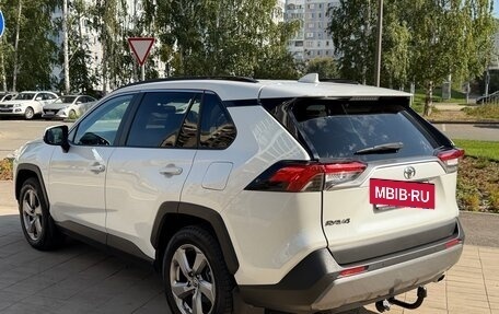 Toyota RAV4, 2020 год, 2 645 000 рублей, 3 фотография