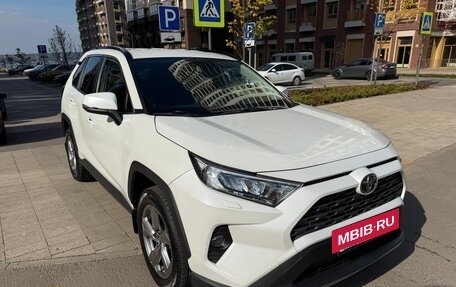 Toyota RAV4, 2020 год, 2 645 000 рублей, 4 фотография