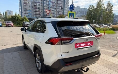 Toyota RAV4, 2020 год, 2 645 000 рублей, 9 фотография