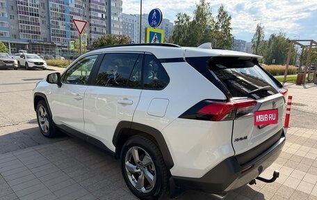 Toyota RAV4, 2020 год, 2 645 000 рублей, 10 фотография
