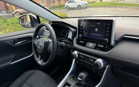 Toyota RAV4, 2020 год, 2 645 000 рублей, 21 фотография