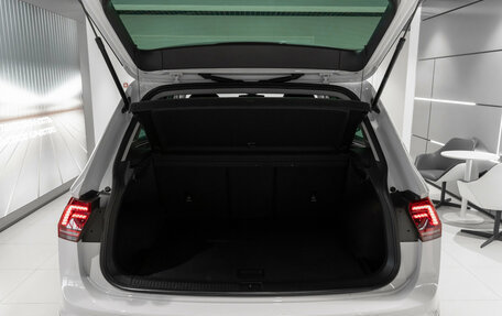 Volkswagen Tiguan II, 2019 год, 2 470 000 рублей, 23 фотография