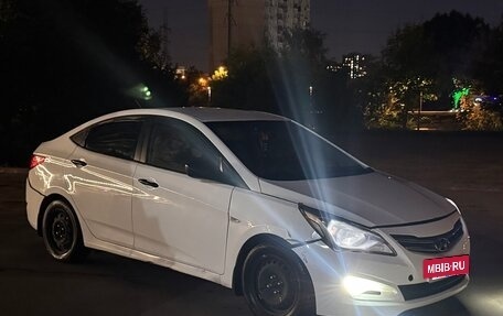 Hyundai Solaris II рестайлинг, 2015 год, 440 000 рублей, 2 фотография
