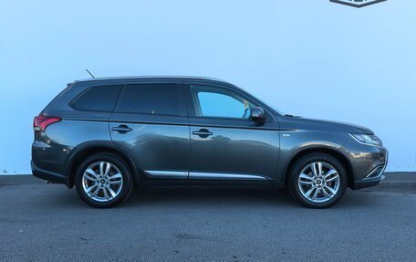 Mitsubishi Outlander III рестайлинг 3, 2015 год, 1 450 000 рублей, 4 фотография