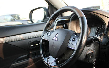 Mitsubishi Outlander III рестайлинг 3, 2018 год, 1 330 000 рублей, 11 фотография