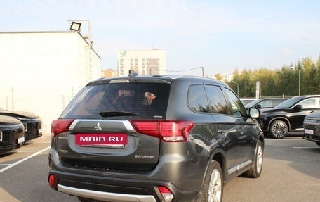 Mitsubishi Outlander III рестайлинг 3, 2018 год, 1 330 000 рублей, 6 фотография