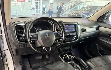 Mitsubishi Outlander III рестайлинг 3, 2017 год, 1 815 000 рублей, 7 фотография