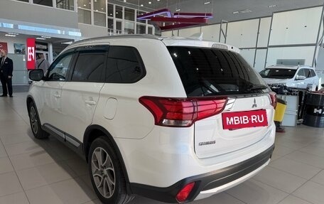 Mitsubishi Outlander III рестайлинг 3, 2017 год, 1 815 000 рублей, 4 фотография