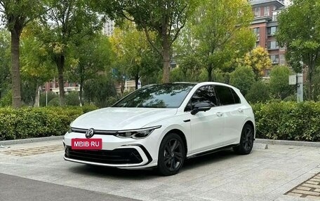 Volkswagen Golf VIII, 2023 год, 2 200 000 рублей, 2 фотография