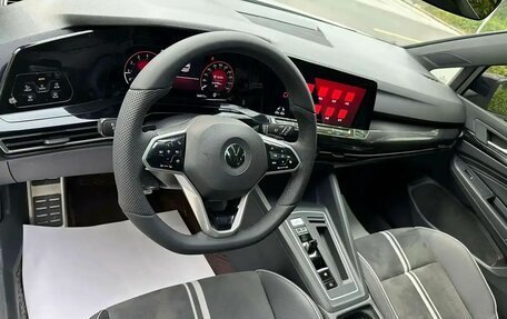 Volkswagen Golf VIII, 2023 год, 2 200 000 рублей, 9 фотография