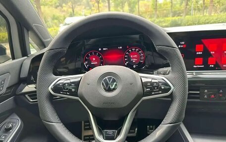 Volkswagen Golf VIII, 2023 год, 2 200 000 рублей, 12 фотография