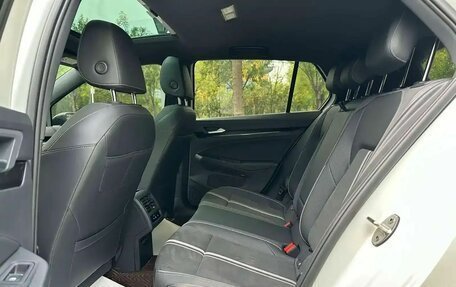Volkswagen Golf VIII, 2023 год, 2 200 000 рублей, 17 фотография