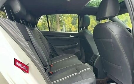 Volkswagen Golf VIII, 2023 год, 2 200 000 рублей, 18 фотография