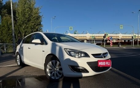 Opel Astra J, 2012 год, 880 000 рублей, 1 фотография