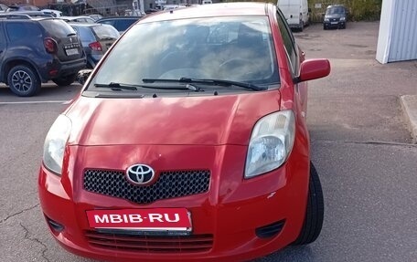 Toyota Yaris III рестайлинг, 2006 год, 380 000 рублей, 2 фотография