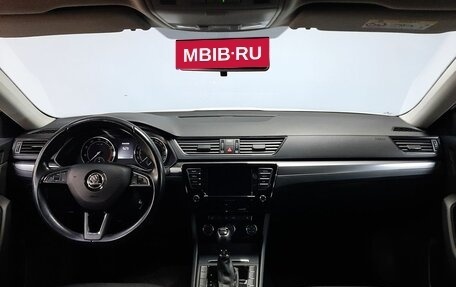 Skoda Superb III рестайлинг, 2019 год, 2 000 000 рублей, 17 фотография