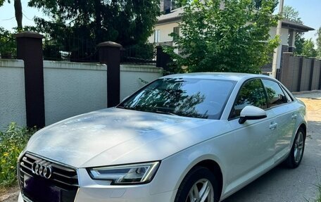 Audi A4, 2018 год, 2 200 000 рублей, 1 фотография