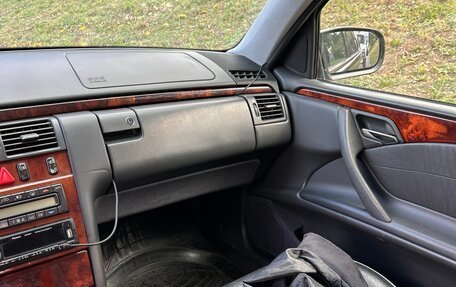 Mercedes-Benz E-Класс, 2001 год, 450 000 рублей, 12 фотография