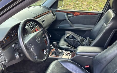 Mercedes-Benz E-Класс, 2001 год, 450 000 рублей, 10 фотография