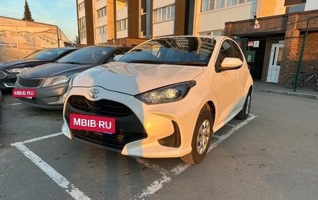 Toyota Yaris, 2020 год, 1 270 000 рублей, 2 фотография