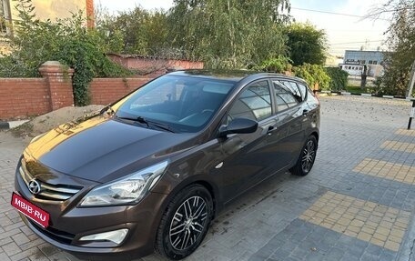 Hyundai Solaris II рестайлинг, 2015 год, 915 000 рублей, 2 фотография