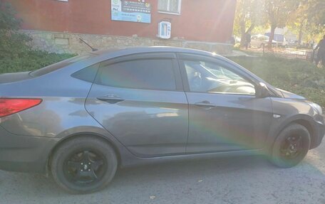 Hyundai Solaris II рестайлинг, 2011 год, 650 000 рублей, 4 фотография