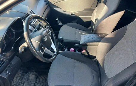 Hyundai Solaris II рестайлинг, 2011 год, 650 000 рублей, 5 фотография