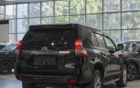 Toyota Land Cruiser Prado 150 рестайлинг 2, 2014 год, 3 599 000 рублей, 6 фотография