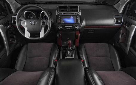 Toyota Land Cruiser Prado 150 рестайлинг 2, 2014 год, 3 599 000 рублей, 8 фотография