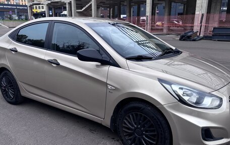 Hyundai Solaris II рестайлинг, 2013 год, 800 000 рублей, 2 фотография