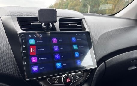 Hyundai Solaris II рестайлинг, 2013 год, 800 000 рублей, 10 фотография