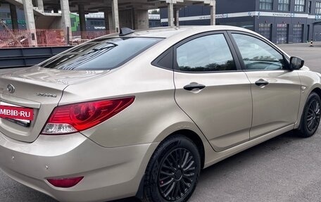 Hyundai Solaris II рестайлинг, 2013 год, 800 000 рублей, 3 фотография