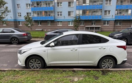 Hyundai Solaris II рестайлинг, 2020 год, 1 300 000 рублей, 4 фотография