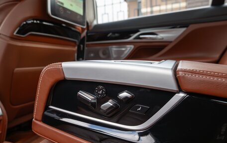 BMW 7 серия, 2017 год, 4 000 000 рублей, 34 фотография