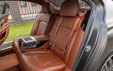 BMW 7 серия, 2017 год, 4 000 000 рублей, 38 фотография