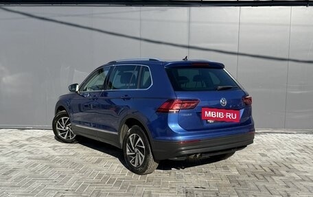 Volkswagen Tiguan II, 2018 год, 1 790 000 рублей, 6 фотография
