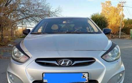 Hyundai Solaris II рестайлинг, 2014 год, 850 000 рублей, 3 фотография