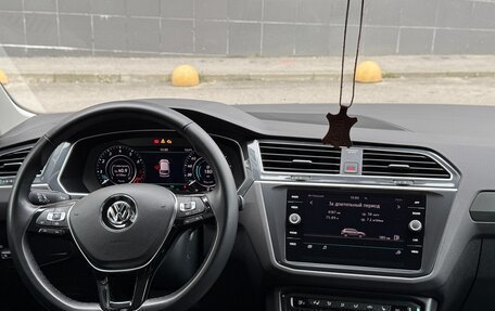 Volkswagen Tiguan II, 2018 год, 3 000 000 рублей, 17 фотография