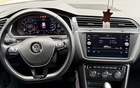 Volkswagen Tiguan II, 2018 год, 3 000 000 рублей, 18 фотография